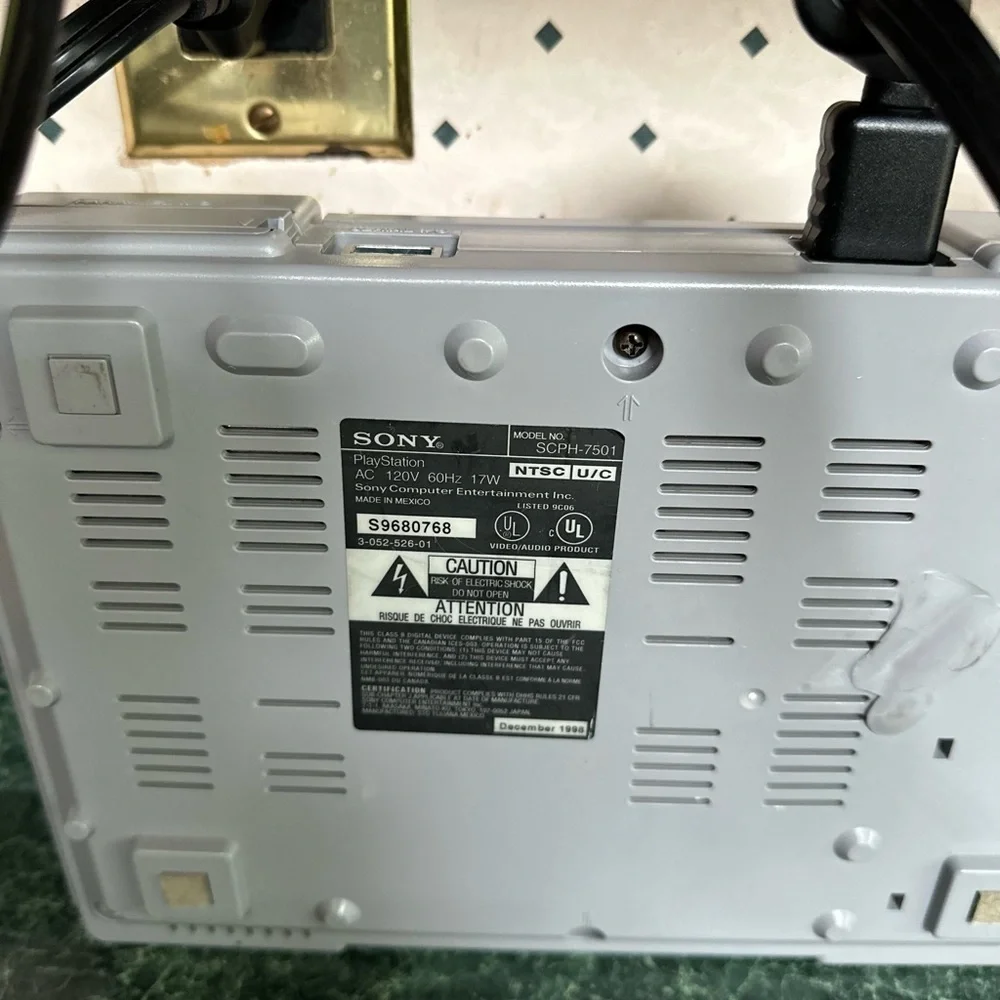 Play Station1 system 1998 SCPH-7501